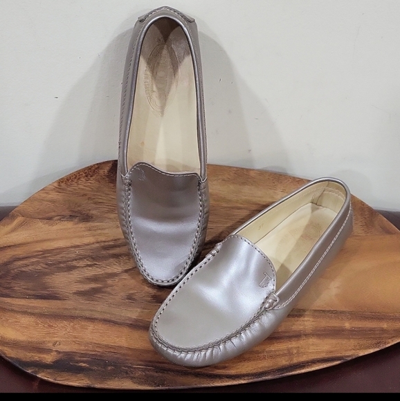Vintage J.P. Tod's Leather Loafers/Driving Shoes in Metallic Silver - Picture 4 of 13